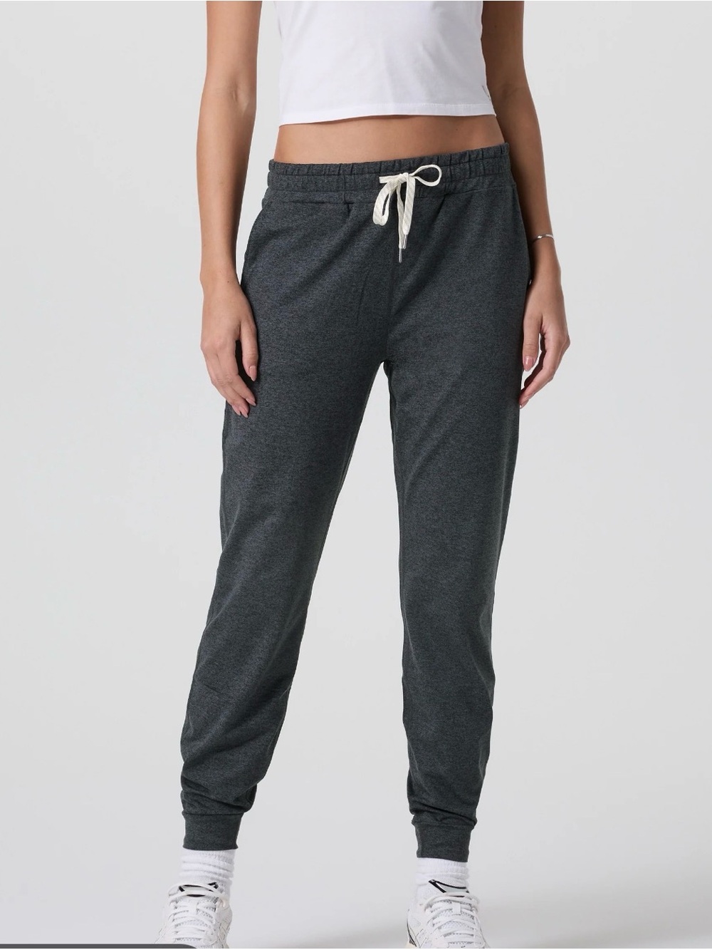Vuori Performance Jogger size Medium Charcoal Heather